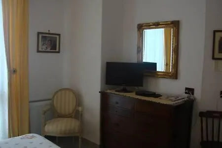 בית הארחה Camera Privata Con Bagno איסקיה